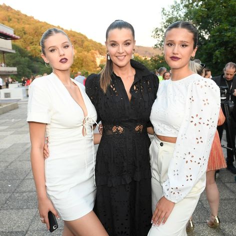 Iva Kubelková s dcérami 