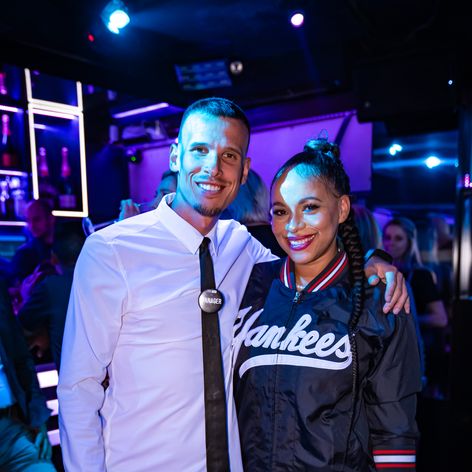 Tina na znovuotvorení klubu Channels