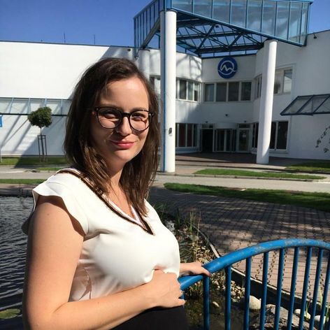 Zuzka Fečová (vpravo) s kolegami zo spravodajstva