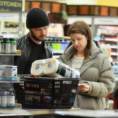 Anna Kendrick s bývalým priateľom Benom v roku 2019