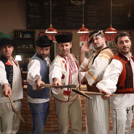 Oteckovia ako folklórni tanečníci