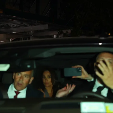 Harryho a Meghan naháňali na aute