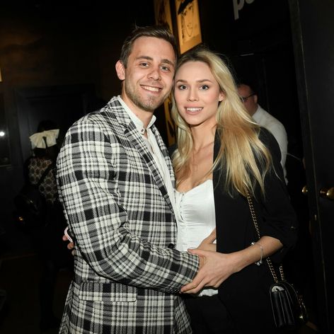 Navrátil sa ešte v apríli postaral o špekuláciu, že s epriateľkou Anetou čaká dieťa, keď ju pri fotení chytil za brucho.