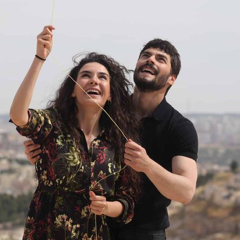 Námraza na aute počas ranných mrazov v Košiciach.