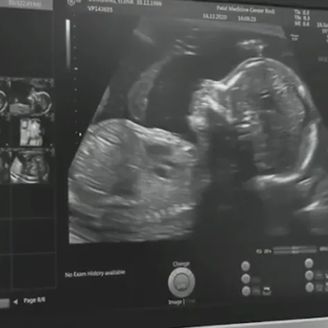 Zábery z videa Ellie Goulding