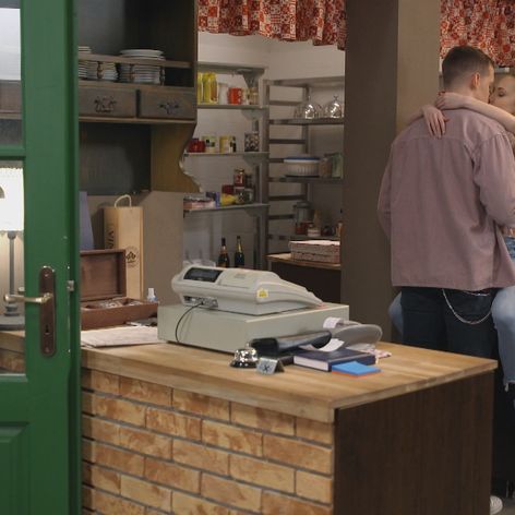 Edovi pri pohľade na Lenku a Bunnyho pukne srdce.