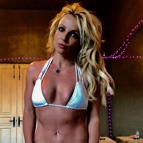 Britney sa vypomstil obtiahnutý kostým. Toto potrebuje cenzúru