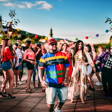 Kaliho nová pesnička je na svete. Svieži letný beat roztancuje aj vás!	