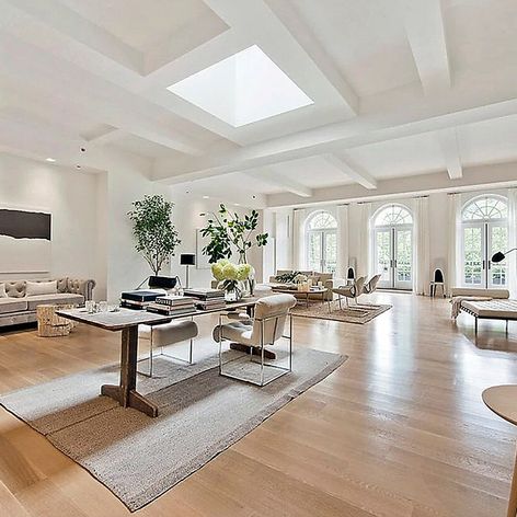 J Lo sa nedarí predať tento byt.