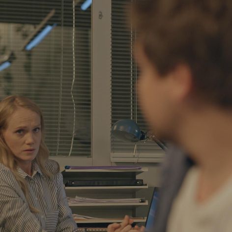 Nad Nikol (Táňa Pauhofová) sa začalo zmrákať. Na jej postupy si posvieti prísna vyšetrovateľka Soňa Vágnerová (Andrea Štefančíková).