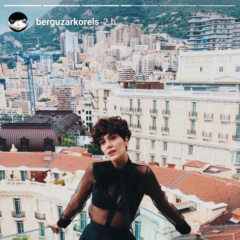 Bergüzar Korel pre Hello