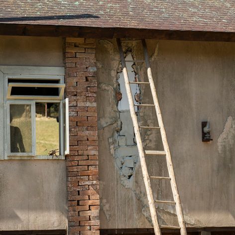 32. deň na Farme, príchod banditov