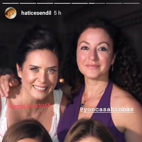 Hatice Şendil a Yonca Cevher na svadbe herečky Bengi Öztürk