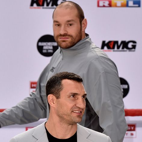 Tyson Fury a Vladimír Kličko na archívnej snímke.