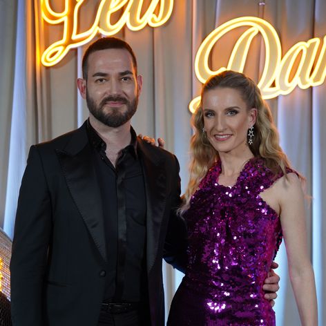 Adela Vinczeová s autorom jej šiat Lukášom Kimličkom