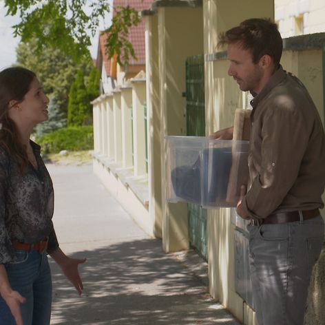 Gréta stretne Tomáša pri škôlke.