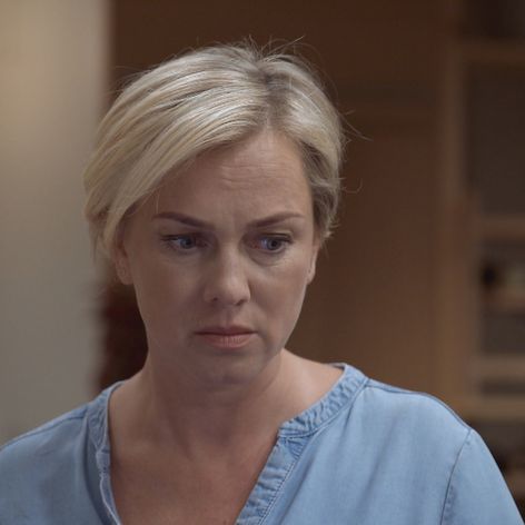 Lucia je presvedčená, že svokor niečo tají. 