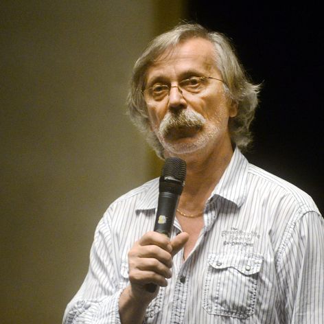 Americký minister obrany Miller dostal vakcínu vo vojenskej nemocnici Waltera Reeda.