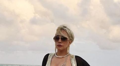 Lady Gaga v tango bikinách. Prsia ako placky, zadok ako Kardashianka