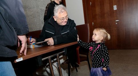 Obrovská radosť v rodine slávneho režiséra. Jiří Menzel sa prebral z umelého spánku
