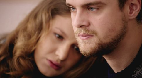 Zmätený Yasin si, žiaľ, znova vyberie nesprávnu stranu