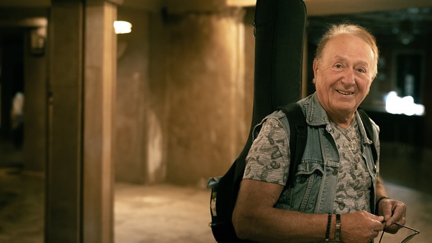 V rytme rockovej legendy Petra Jandu. Na Voyo  nájdete dokument Django od Olgy Malířovej Špátovej