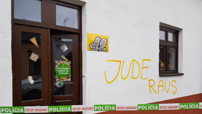 Na sídlo Pohody niekto nasprejoval rasistický nápis