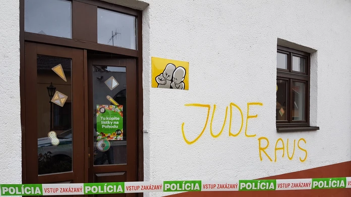 Na sídlo Pohody niekto nasprejoval rasistický nápis