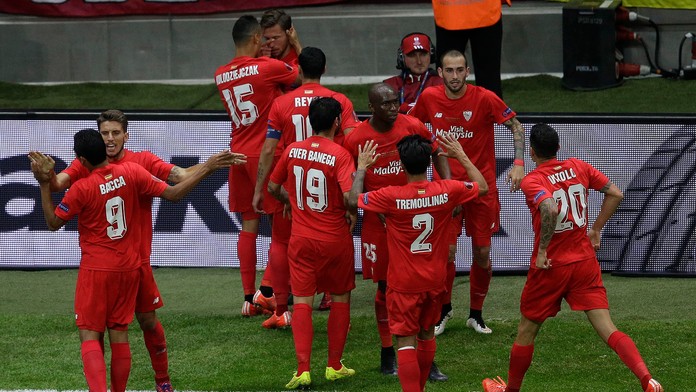 Gólová radosť hráčov Sevilly.