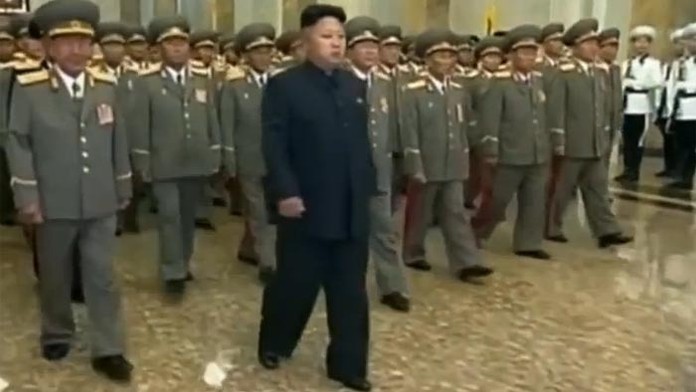 Severokórejský líder mal problémy pri chôdzi