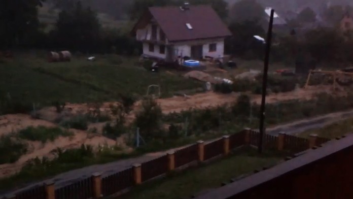Búrky z večera do rána potrápili Slovákov. Takto to vyzeralo na mnohých miestach