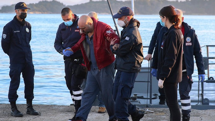 Pre požiar evakuovali cestujúcich z výletnej lode v Íonskom mori.