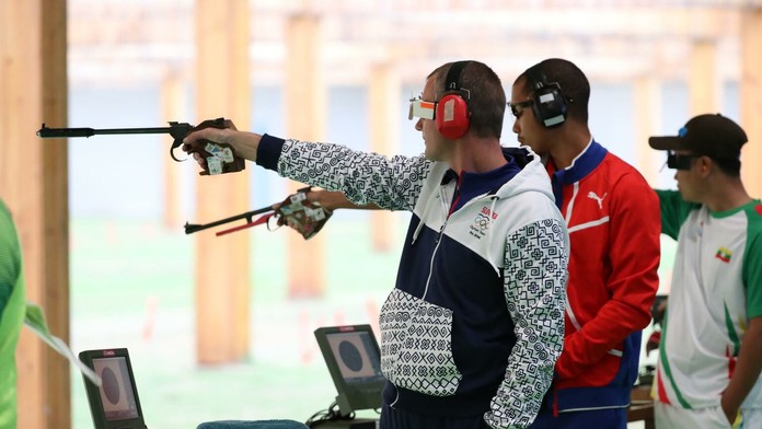 Strelec Pavol Kopp počas kvalifikácie ľubovoľnej pištole 60 na LOH v Riu de Janeiro.