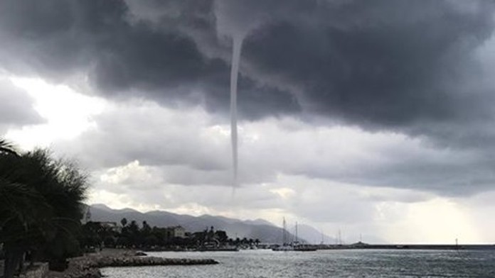 Vodná mršť blízko Orebiču. 