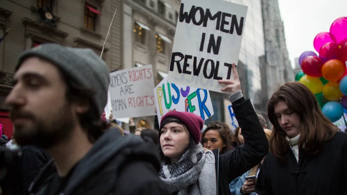 Pochod žien na protestnej akcii v New Yorku.
