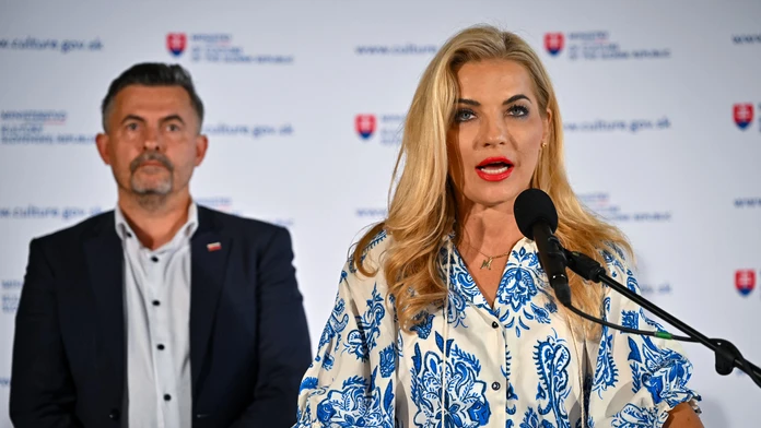Na snímke generálny tajomník služobného úradu rezortu kultúry Lukáš Machala a ministerka kultúry Martina Šimkovičová. 