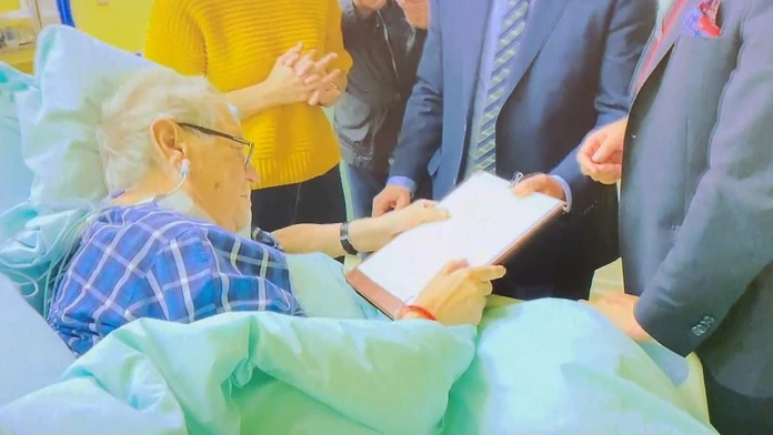 Prvé zábery Miloša Zemana v nemocnici