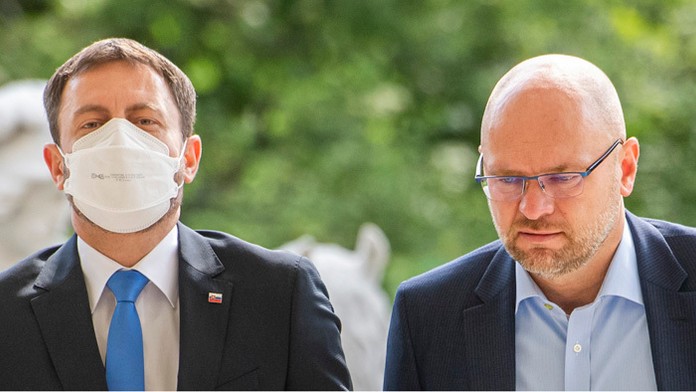 Premiér Eduard Heger a minister hospodárstva Richard Sulík.