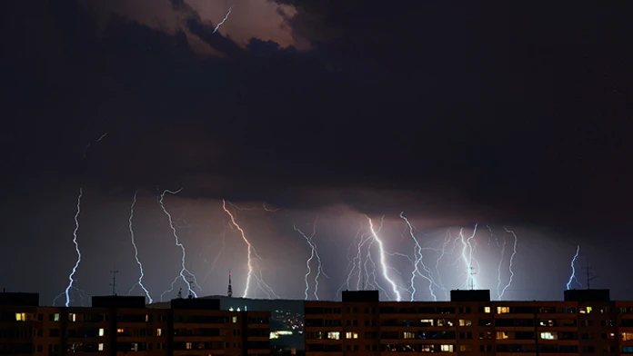 Blesky nad Bratislavou.