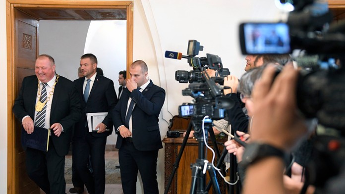 Primátor Rožňavy Pavol Burdiga (vľavo) a predseda vlády Peter Pellegrini.