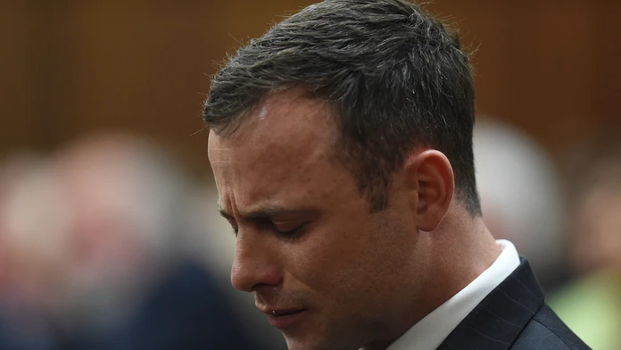 Oscar Pistorius pri počúvaní verdiktu súdu.