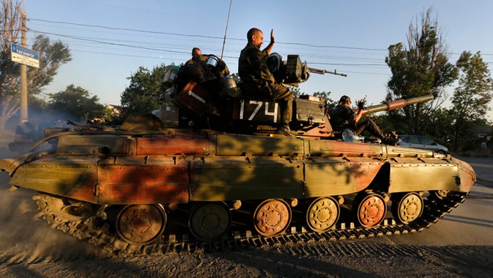 Ukrajinská armáda dokončila vo štvrtok odsun tankov z demarkačnej čiary v Donbase.