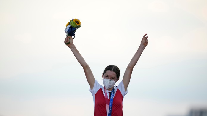 Anna Kiesenhoferová s olympijským triumfom.