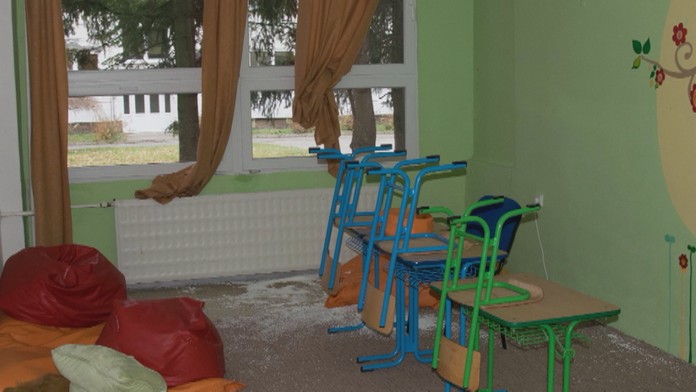 Poškodené veci v škole.