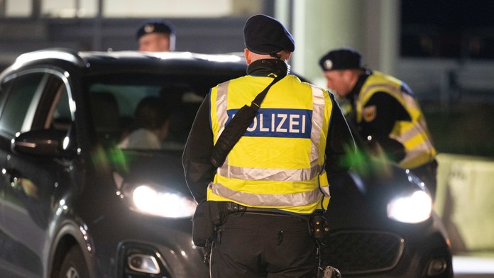 Nemecká vláda schválila zákon na urýchlenie deportácií aj predĺženie hraničných kontrol