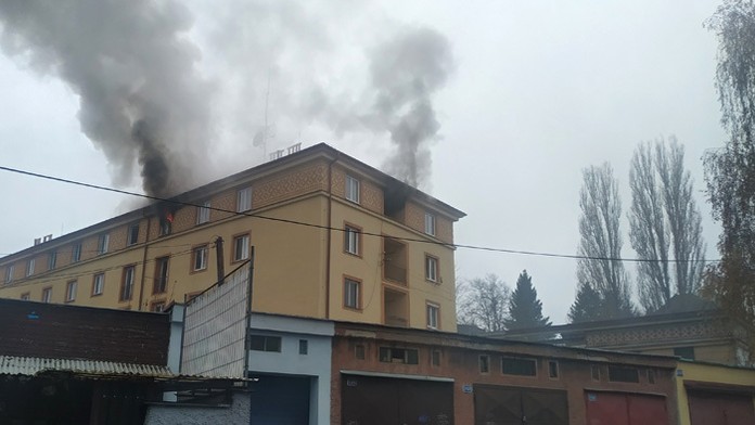 V Žiline zahynula žena pri požiari bytovky na Murgašovej ulici.