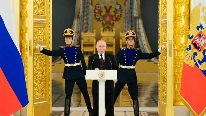 Vladimir Putin počas ceremónie v Kremli