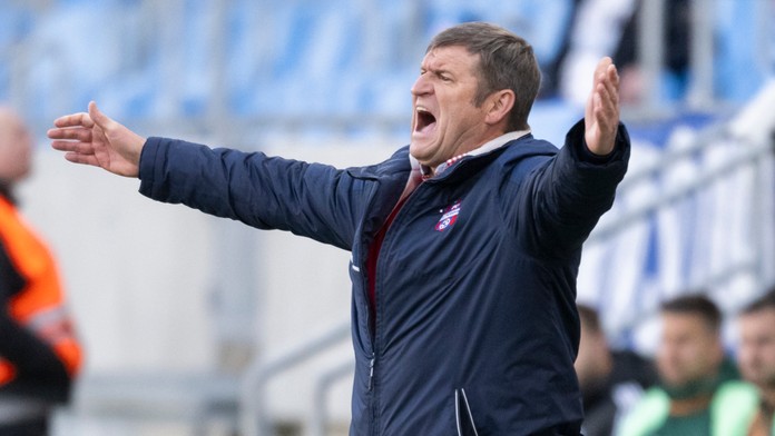 ViOnu došla trpezlivosť, Hipp končí. Dočasného nového trénera našli vo vlastných radoch