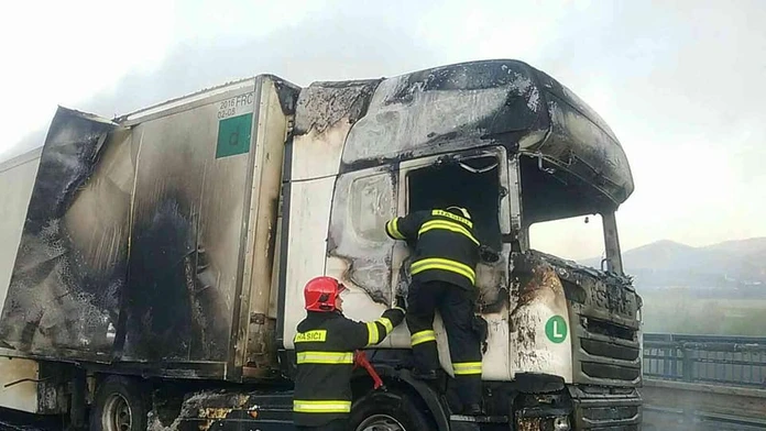 Nehoda na rýchlostnej ceste R3 v katastri obce Horná Lehota.
