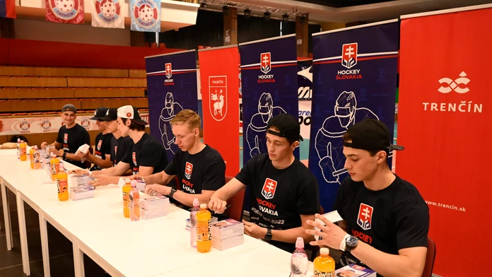 Dvorský poďakoval reprezentácii, Honzek dostal radu od legendy NHL. Obaja sú pripravení tvrdo pracovať